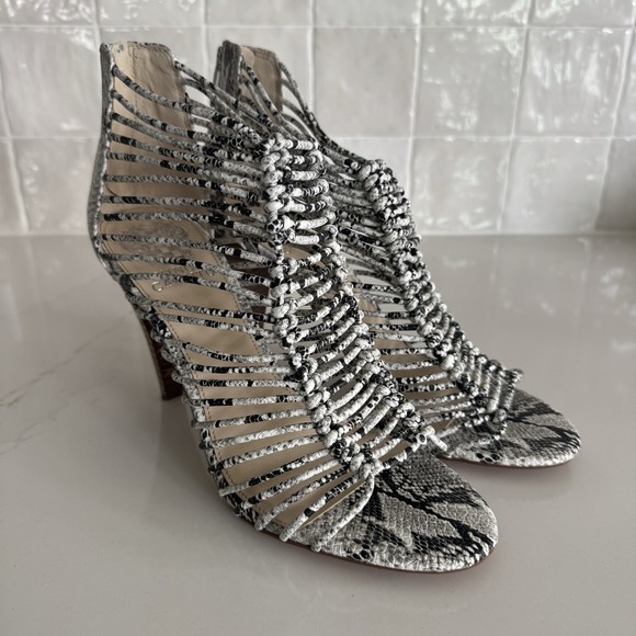 Vince Camuto Alsandra Snake Skin Heels Black White Strappy Women's 8.5 Zip Back - Picture 1 of 8